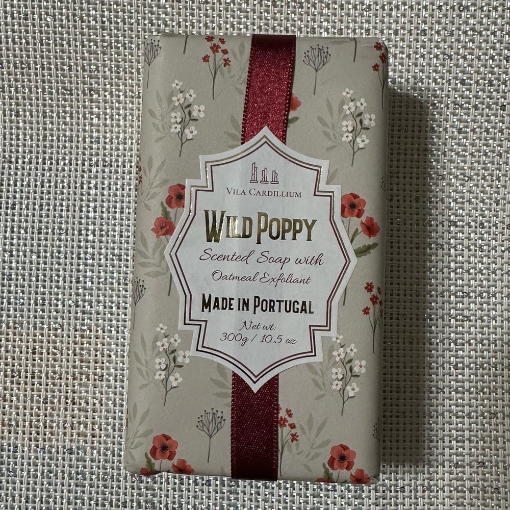 Vila Cardillium Wild Poppy Scented Soap with Oatmeal Exfoliant 1 Bar